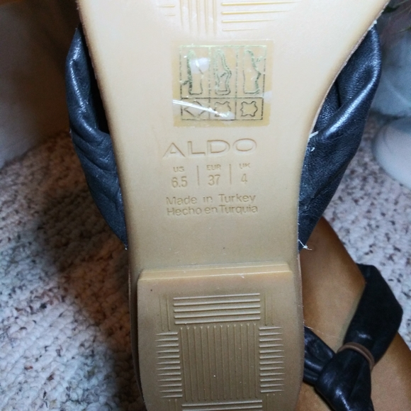 3/$18 Aldo Classic Black & Brown Soft Leather Flip flops - Picture 8 of 10